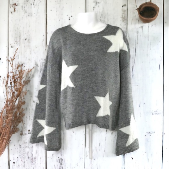PROMESA BELL SLEEVE STAR PRINT SWEATER SIZE SMALL - Picture 3 of 13